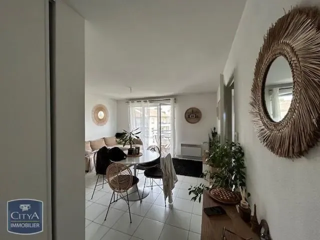 Salle à manger - Appartement 2 Pièces avec Balcon à Eysines