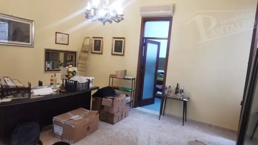 Bureau - Ground Floor House for Renovation in Marsala