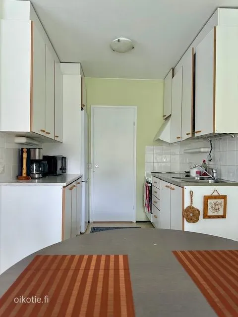 Cocina - Spacious Apartment with Balcony in Karhuvuori, Kotka