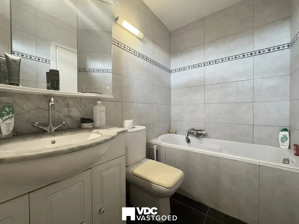 Salles de bain - Penthouse avec Terrasse Panoramique au Centre de Tongeren
