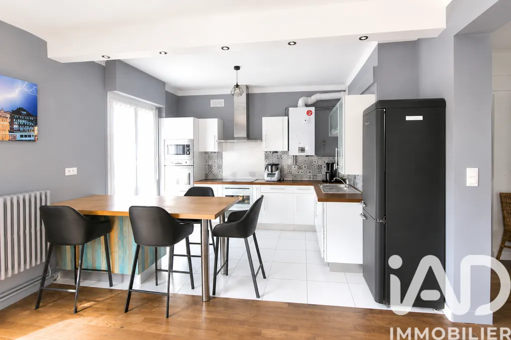 Salle à manger - Appartement Familial avec Grenier Aménageable au Centre de Lisieux