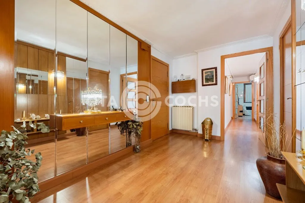 Esik - Luxury Apartment Complex in Reus Centre