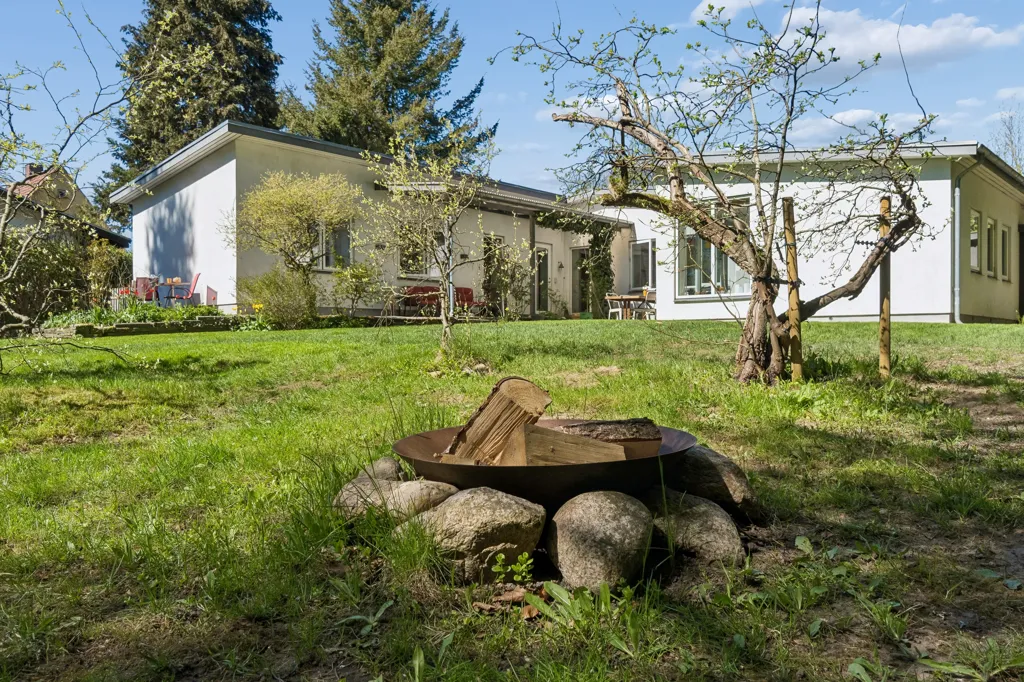 Jardin - Renovated Villa with Forest View in Birkerød