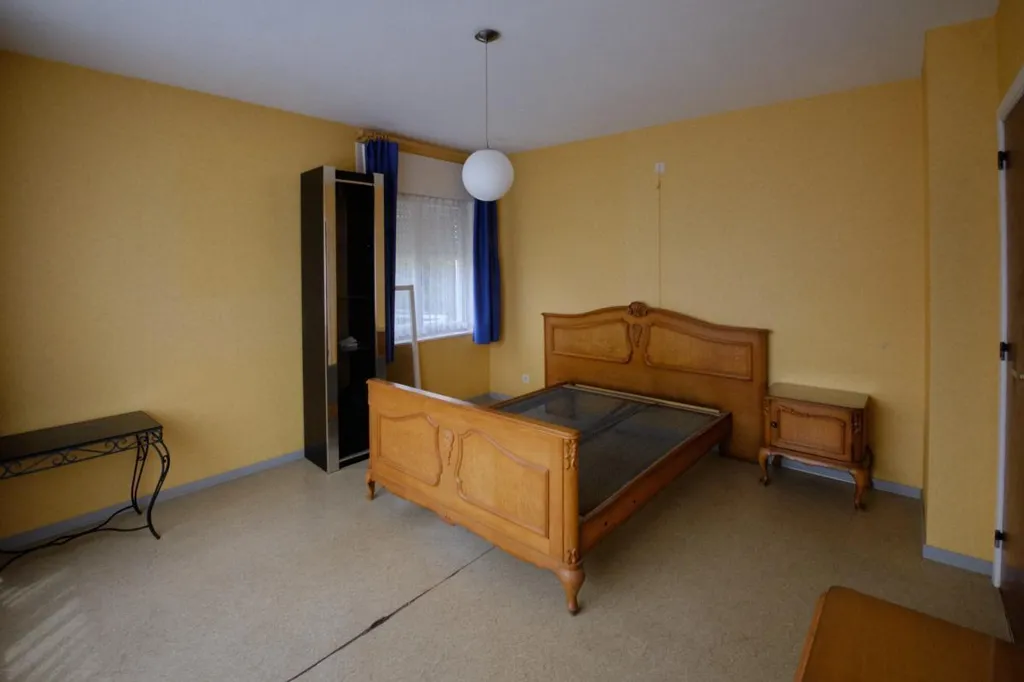 Chambres - Bébouwingswoning avec 3 Façades en Zone Urbaine