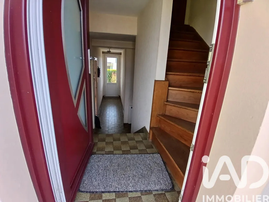 Entrée - Maison Familiale avec Terrasse à Pleaux