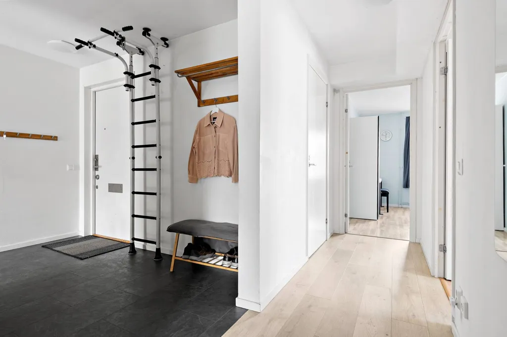 Esik - Four-Room Apartment with Balcony in Märsta Centre