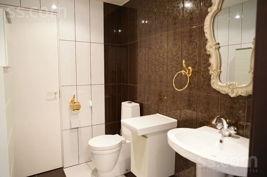 Salles de bain - Duplex Apartment with Historic Views in Riga Centre