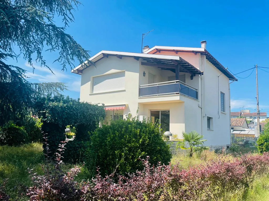 Välivaade - Renovated Apartment with Terrace in Parc Bourran