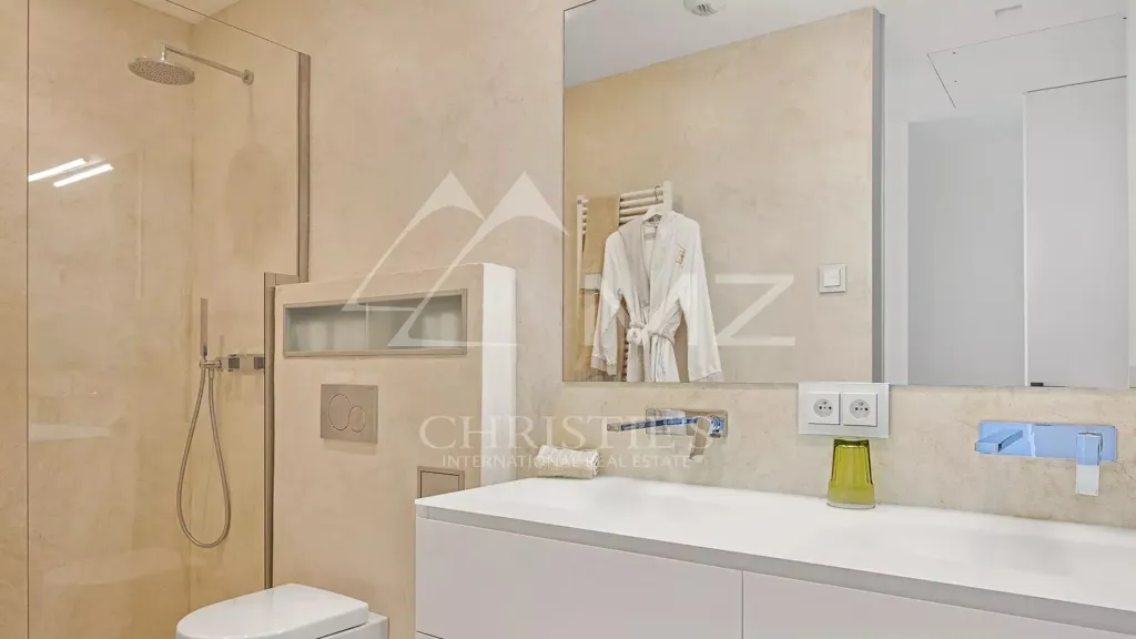 Salles de bain - Villa Moderne avec Vue Mer près de Monaco