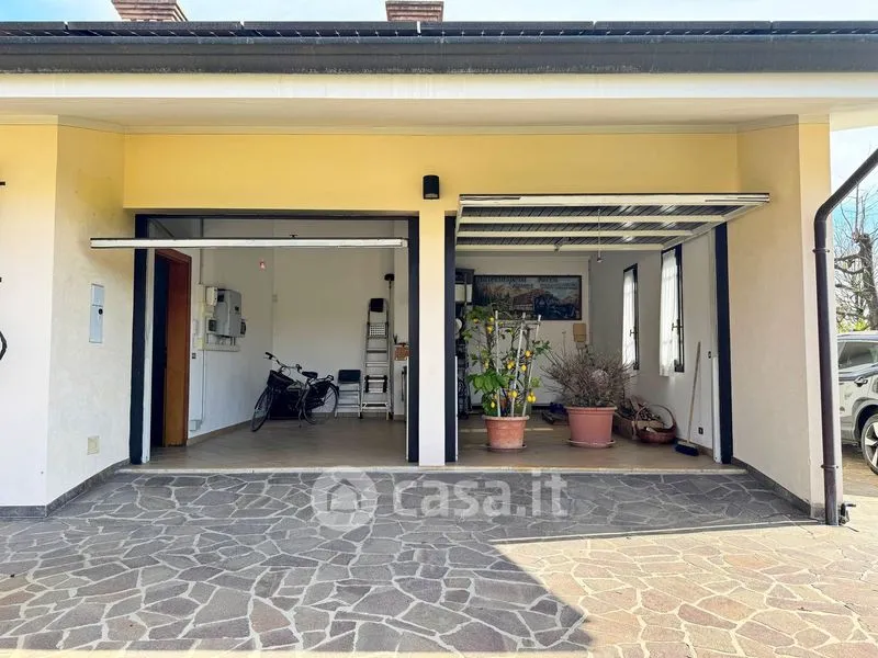 Garage - Villa with Private Garden in Azzano Decimo