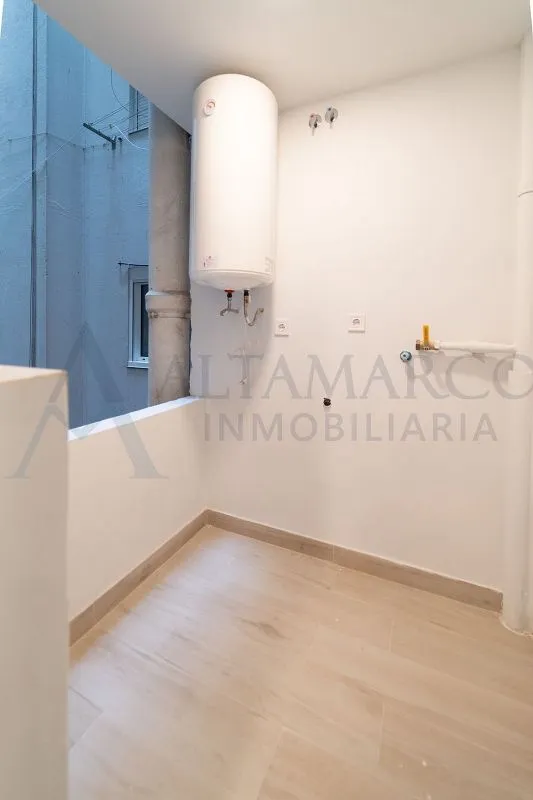 Rooms - Reform Apartment with Balcony in Barcelona