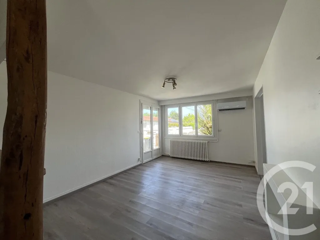 Toad - Detached House with Workshop in Châtellerault