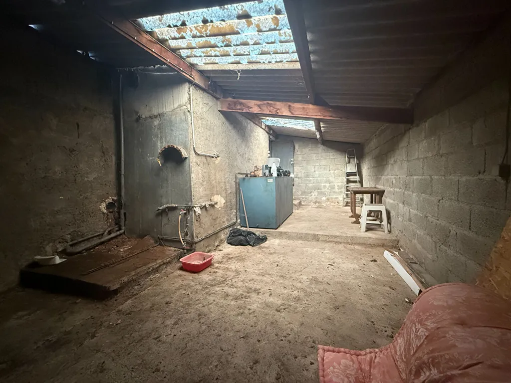 Pièces - Maison à Rénover avec Jardin près du Pont Miny