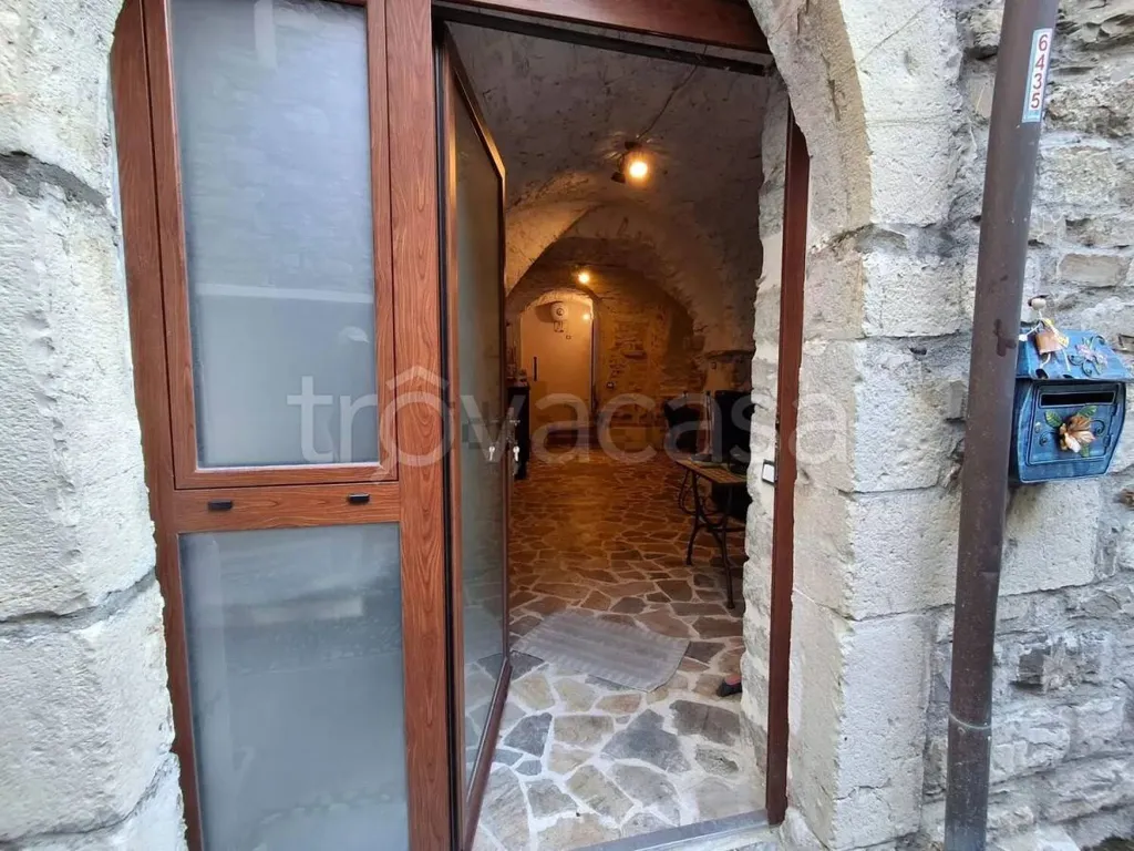 Esik - Restored Apartment in Historic Centre, Cipressa