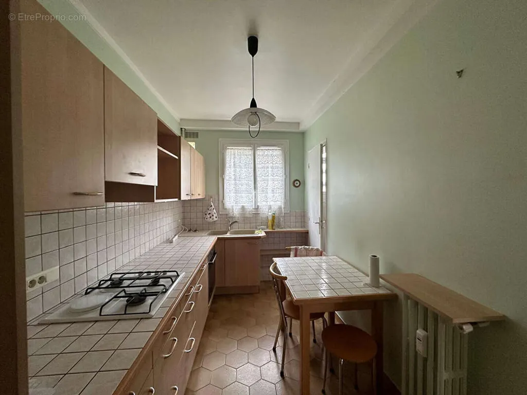 Köök - 4-Piece Apartment near Noisy-le-Sec Station