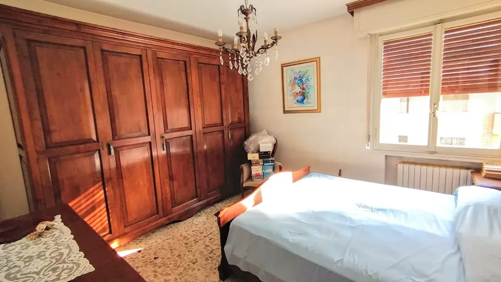 Chambres - 2-Bedroom Apartment with Balcony in Guastalla