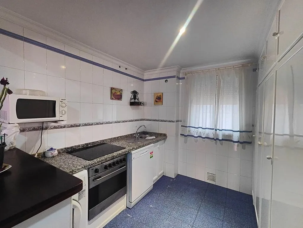 Cuisine - Apartment with Balcony in Los Palacios
