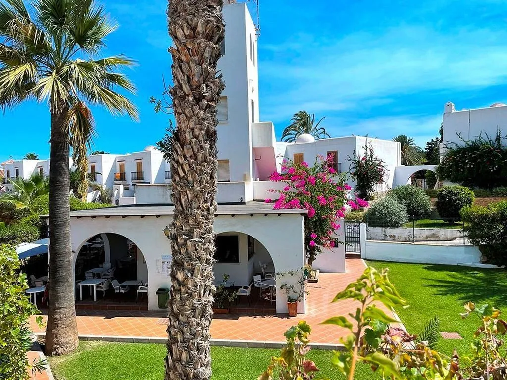 Aed - Ground Floor Apartment with Pool View in Vera