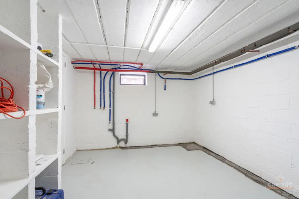 Utility Room - Bright House with South Terrace in Waterloo
