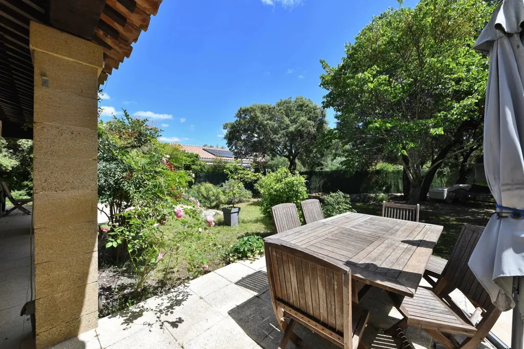 Terrasse - Villa Rénovée avec Piscine près d'Uzès
