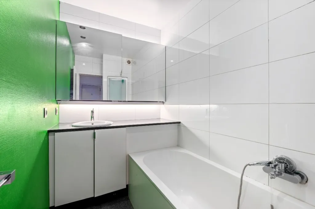 Bathrooms - Central Apartment with Private Parking in Beveren