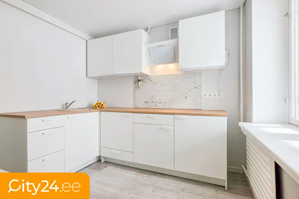 Cuisine - Apartment with Balcony near Centre
