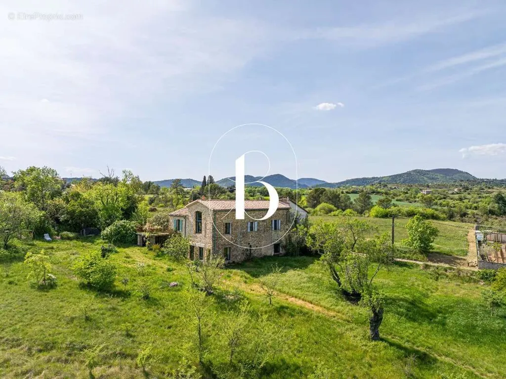 Õhuvaade - Renovated Magnanerie with Panoramic View in Provence