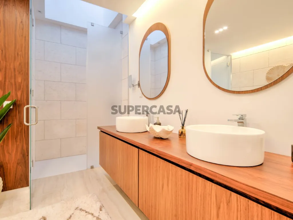 Bathrooms - Modern Villa with Sea View in Troia Resort