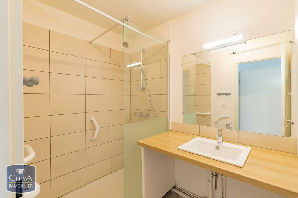 Vannitoad - Spacious Flat with Balcony in Castres