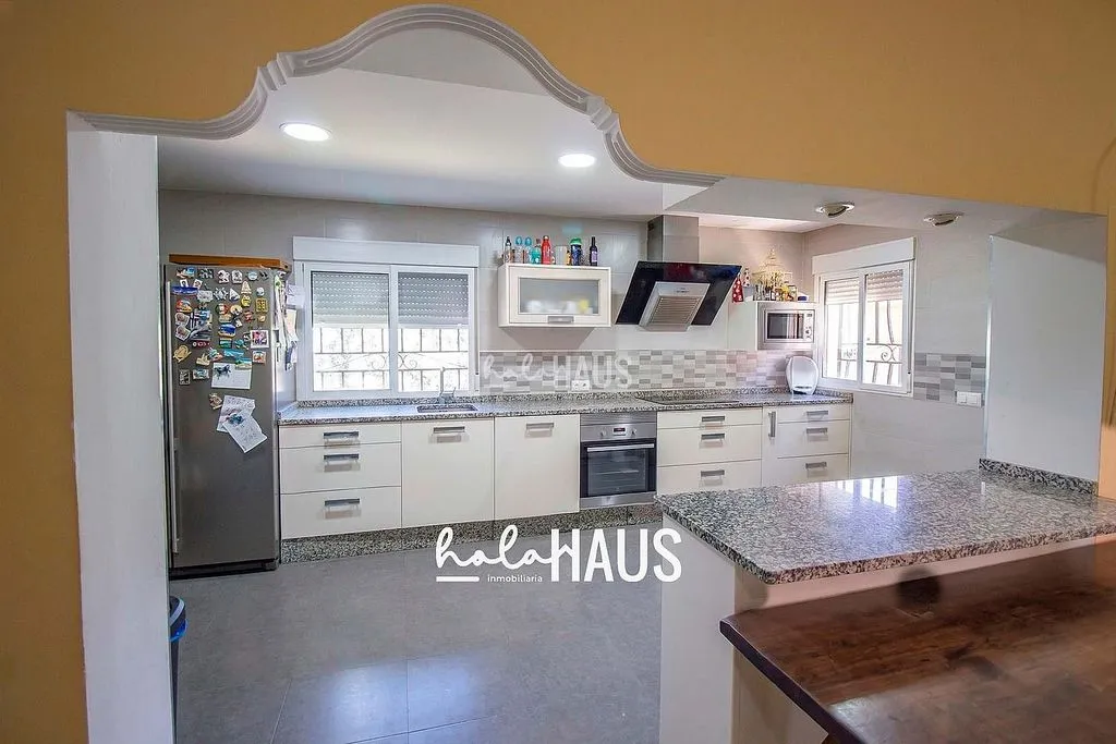Kitchen - Chalet with Pool and Terrace in Calalberche