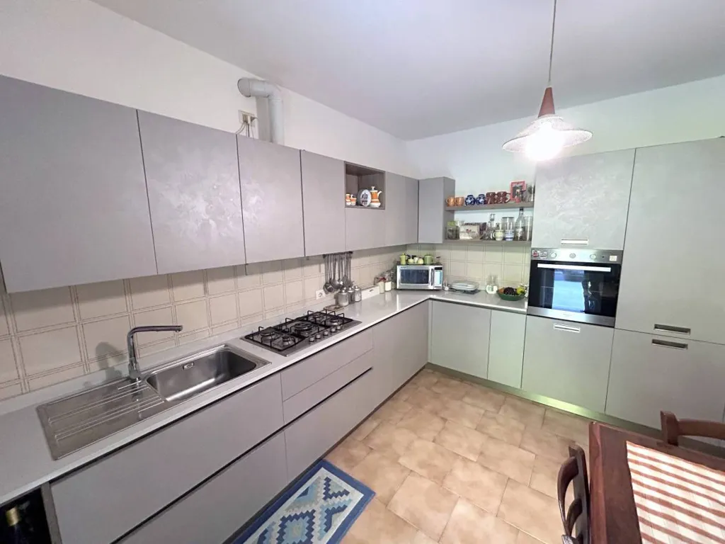 Cuisine - Spacious Apartment with Garden in Lecco