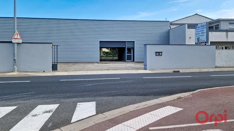 Välivaade - Commercial Space with Parking in Toulouges