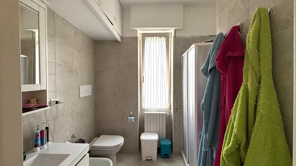 Bagni - Trilocale with Private Balcony in Botticino