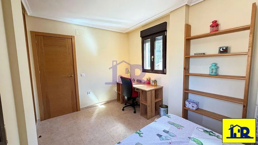 Office - Duplex with University Proximity in San Antón, Cuenca