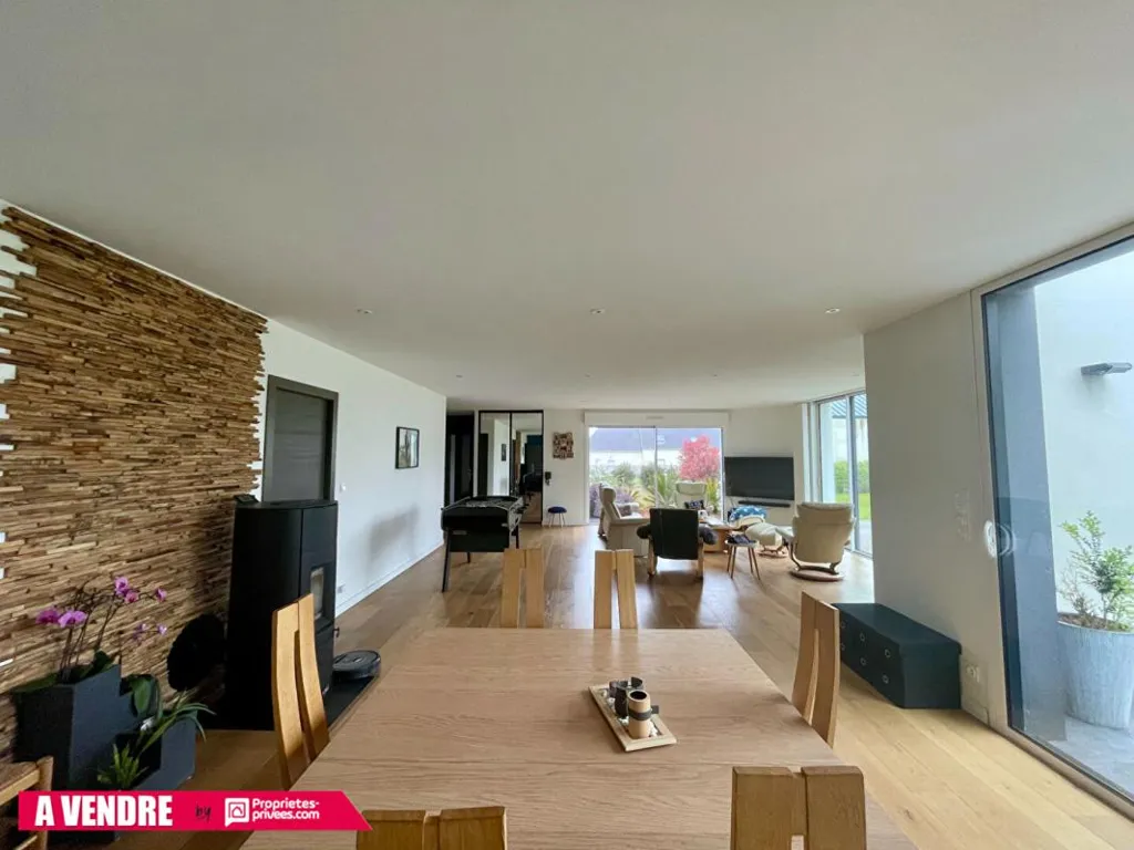 Salle à manger - Maison Contemporaine en Brique avec Terrasse à 110 m²