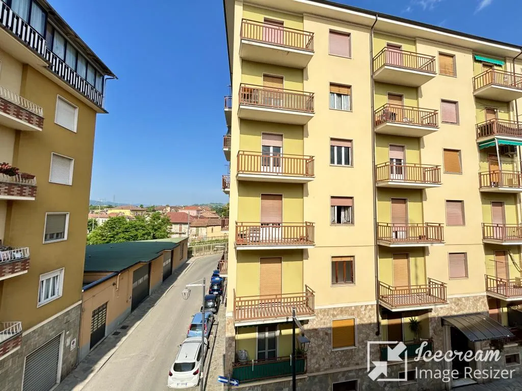 Balcon - Spacious Apartment with Balcony in Acqui Terme