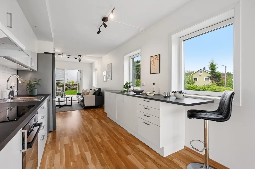 Cuisine - 3-Bedroom Apartment with Balconies in Sandnes
