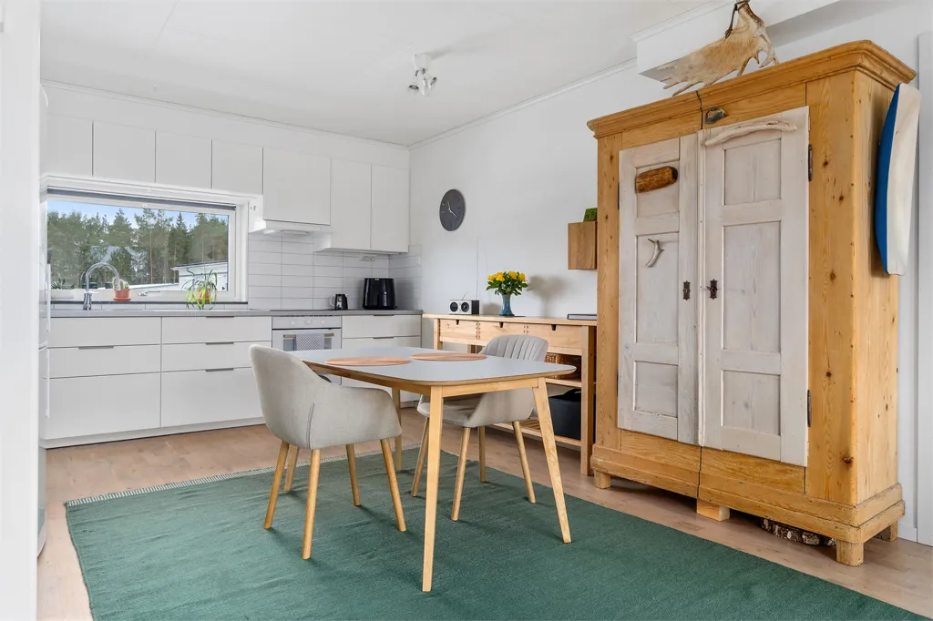 Cuisine - Stylish Apartment with Balcony near Mälaren