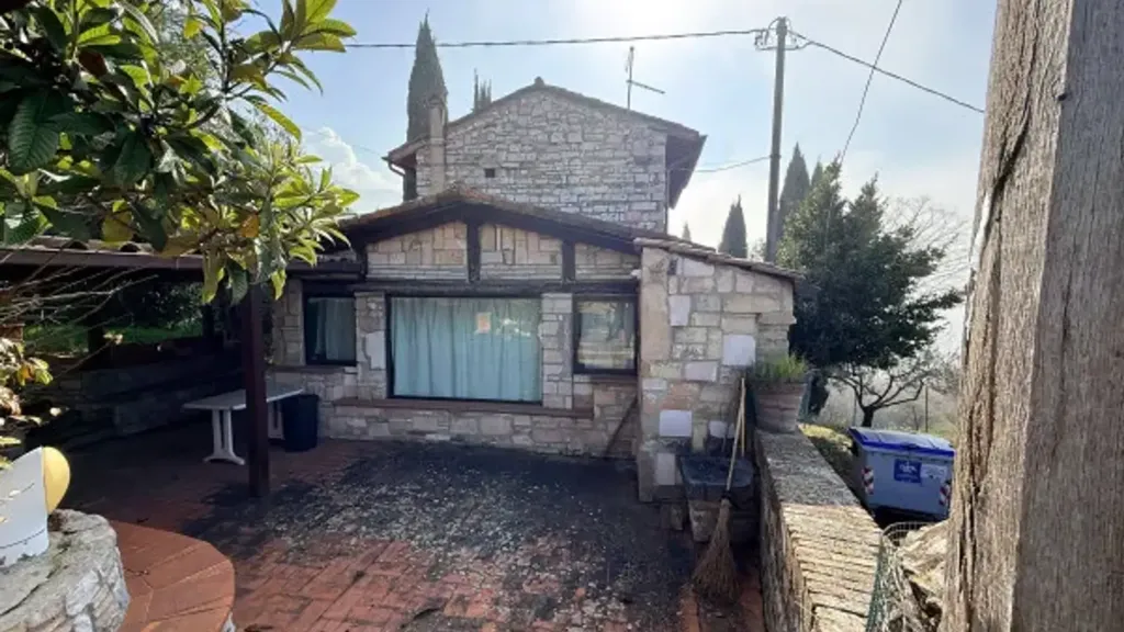 Exterior - Historic Villa with Double Entrances in Assisi