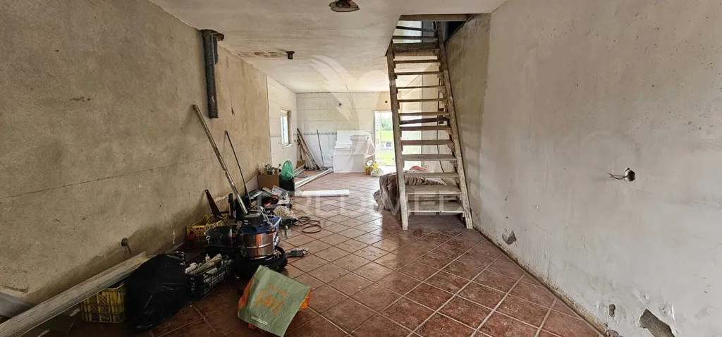 Pièces - Mixed Use Property with Pool in Remodelable House