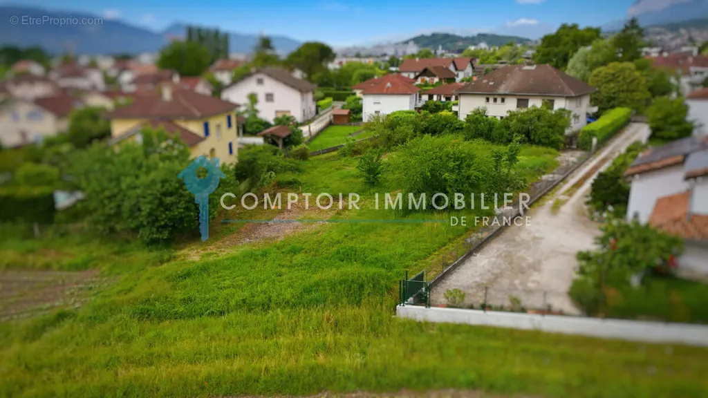 Aed - Viabilised Plot with Garden in Crolles