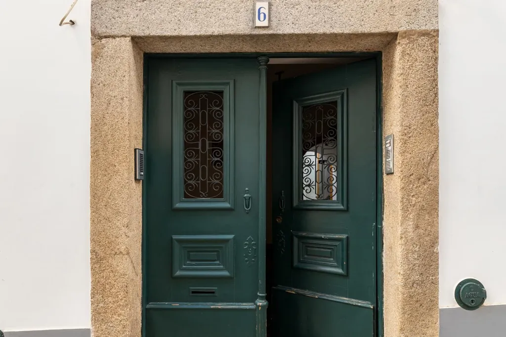Välivaade - Historic 5-Bedroom House with Garden in Évora