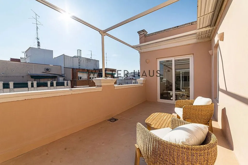 Terrass - Penthouse with East-Facing Terrace in Chamberí