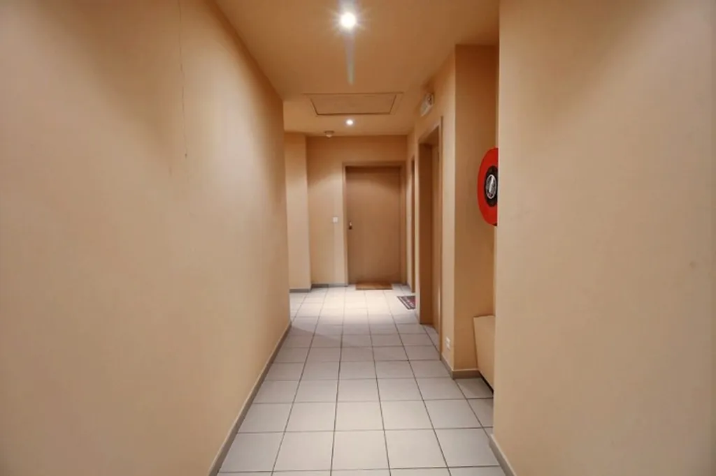 Ingresso - Apartment with Terrace in Charleroi Mont-Sur-Marchienne