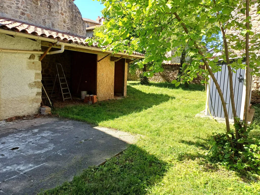 Aed - Charming Stone Cottage in Tiranges Village