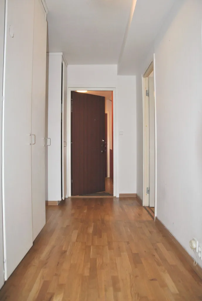 Entrée - Corner Flat with Renovated Features in Bokgatan