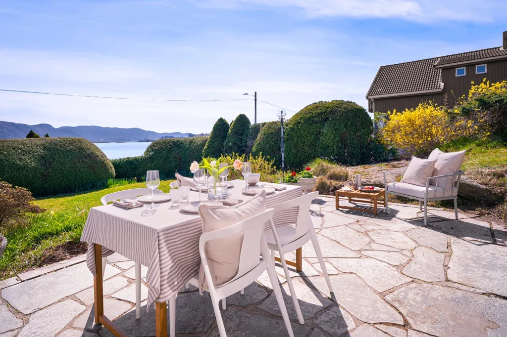 Terrasse - Architect-Designed Villa with Seafront in Boganesstraen