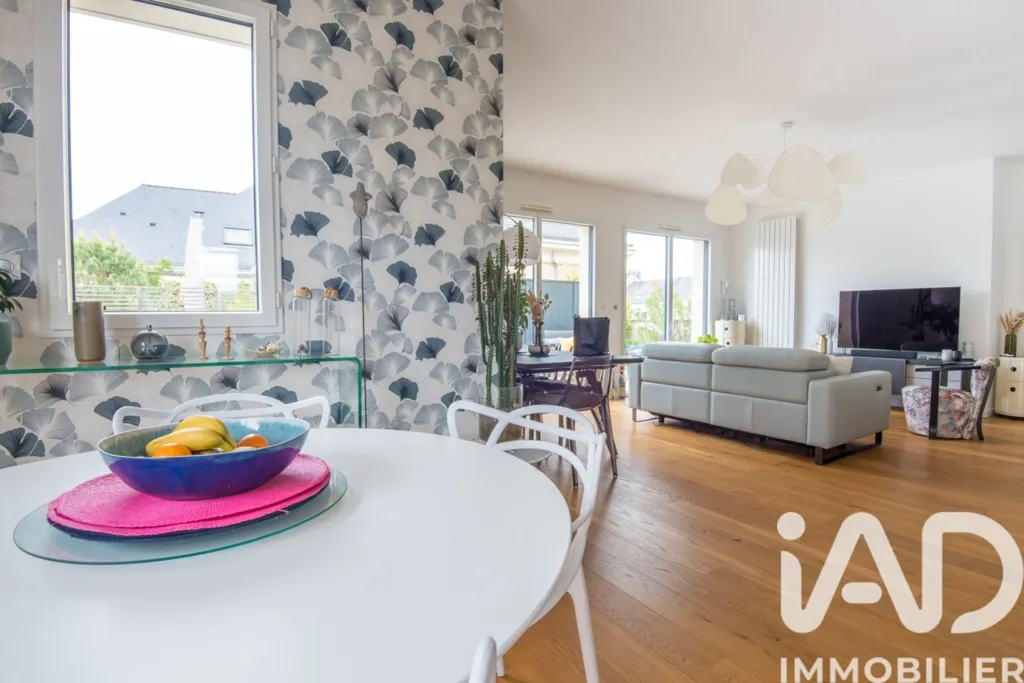 Dining Room - 6-Piece Apartment with Terraces in Rue des Arènes