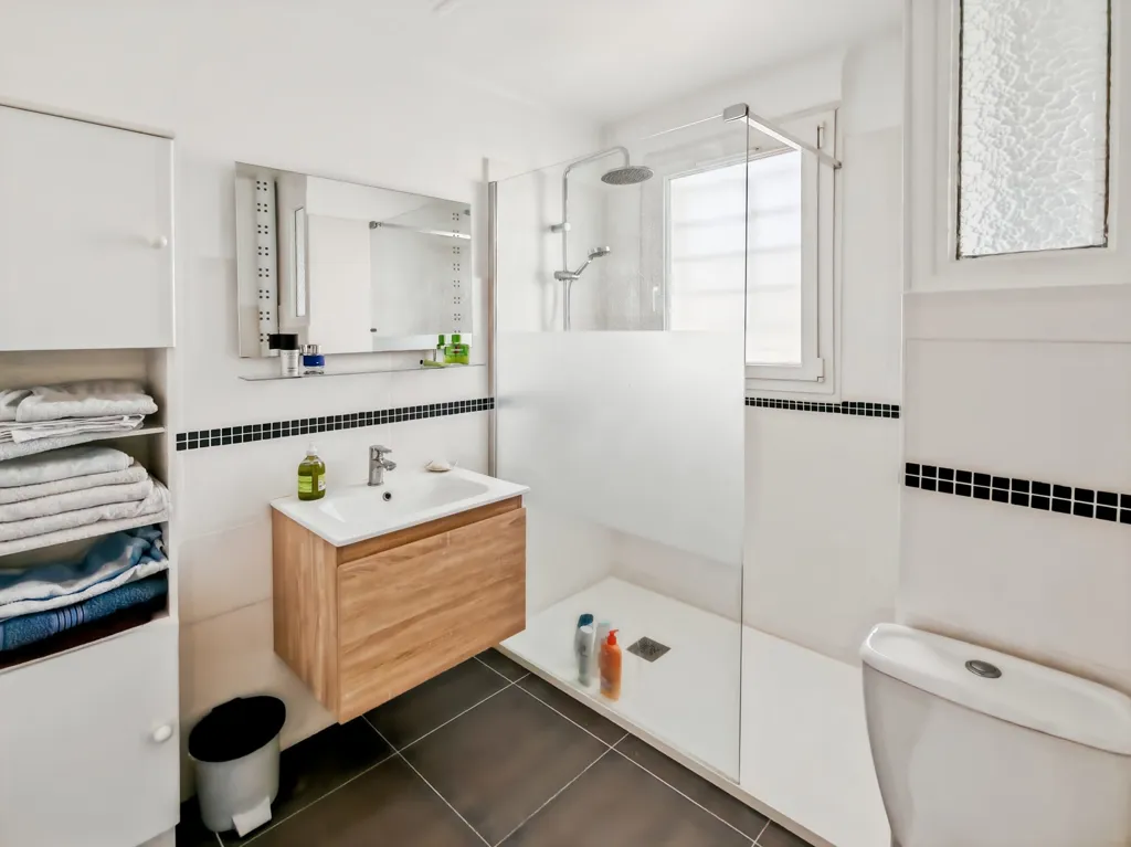 Vannitoad - House with Garden in Quiet Gagny