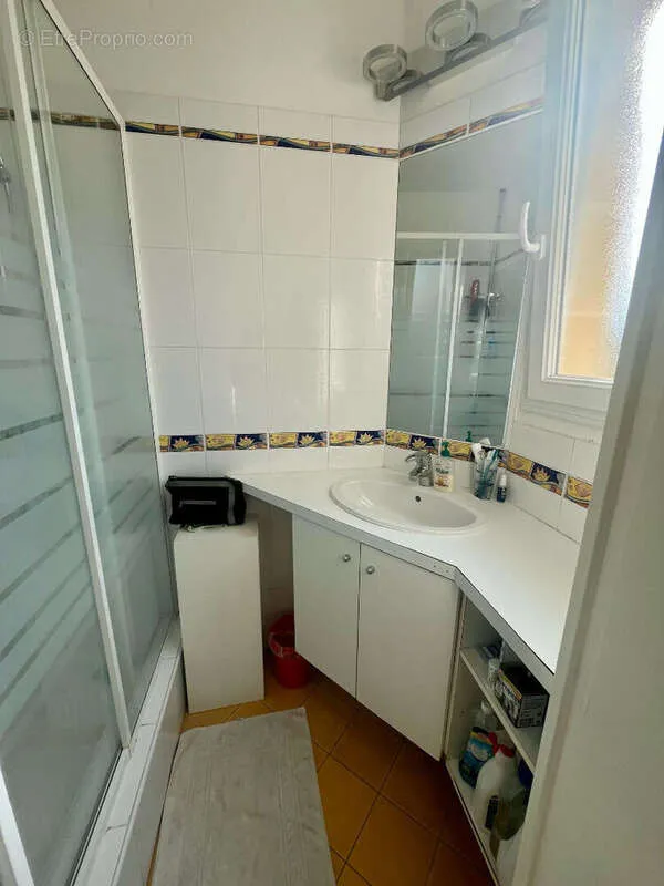 Baños - 5-Piece Apartment with Balcony in Maisons-Laffitte